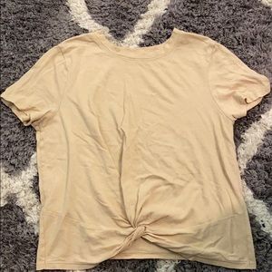 Hollister short yellow tee shirt